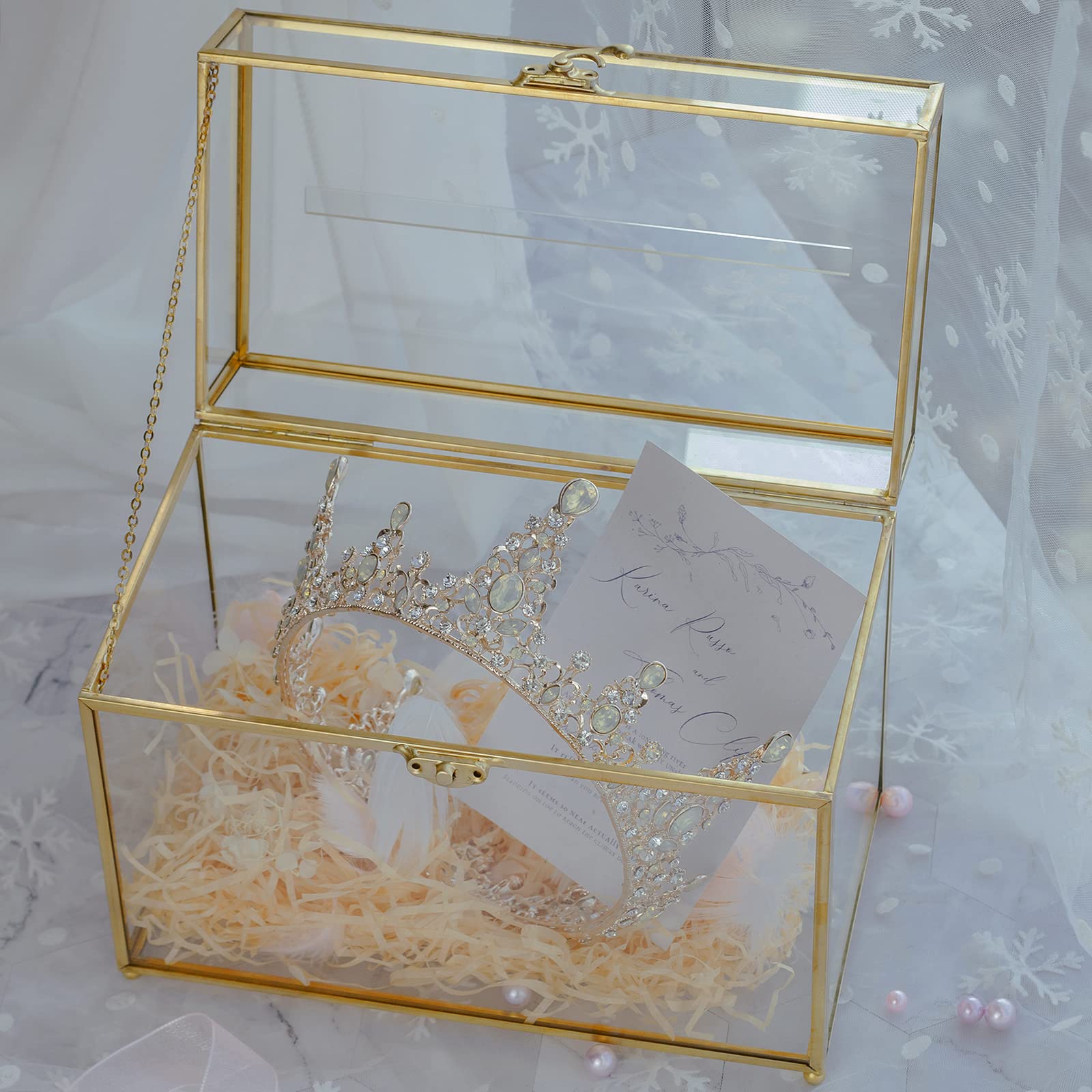 Jajamy swinging lid with buckle allows easy opening and closing.