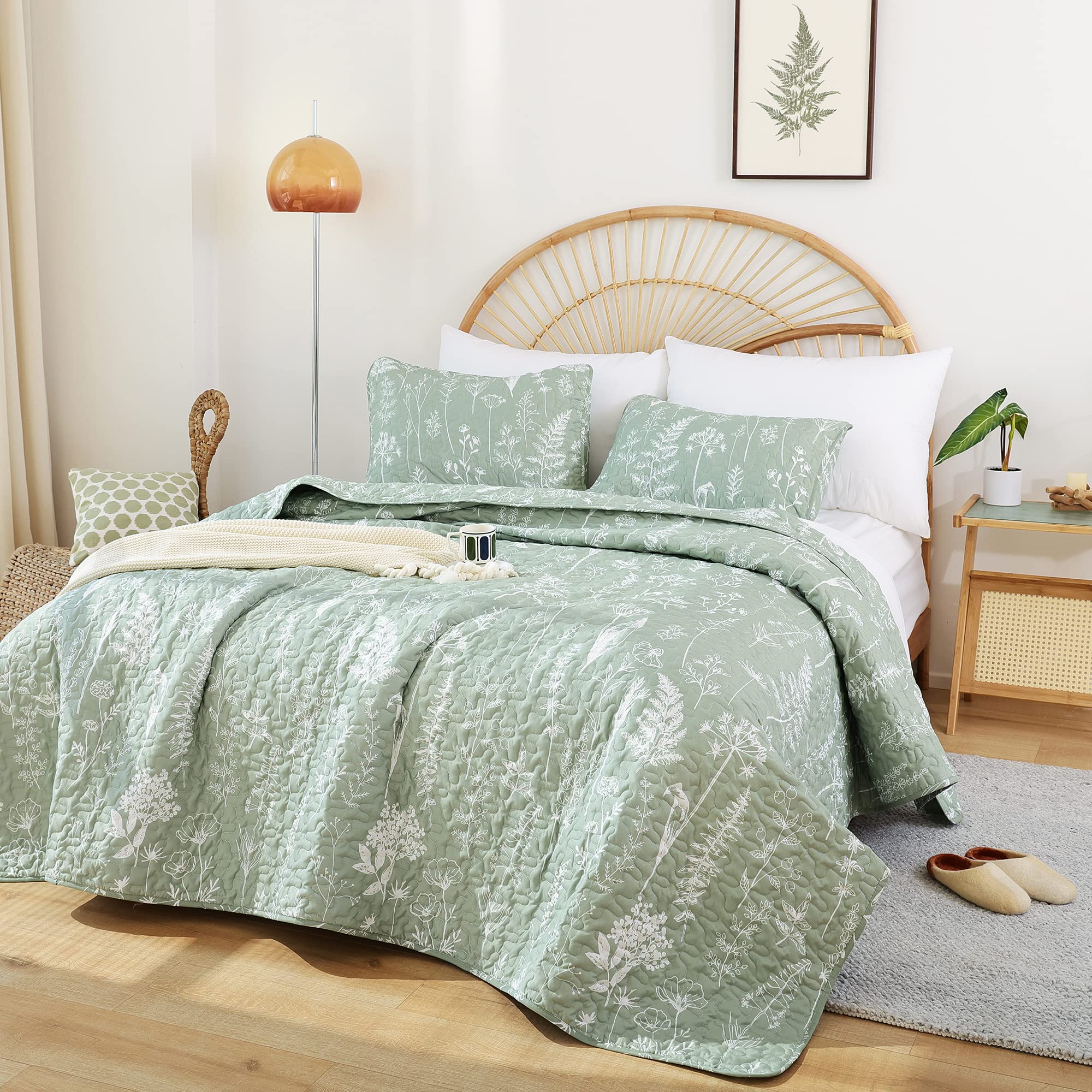 JANZAA lightweight bedding ideal for year-round comfort