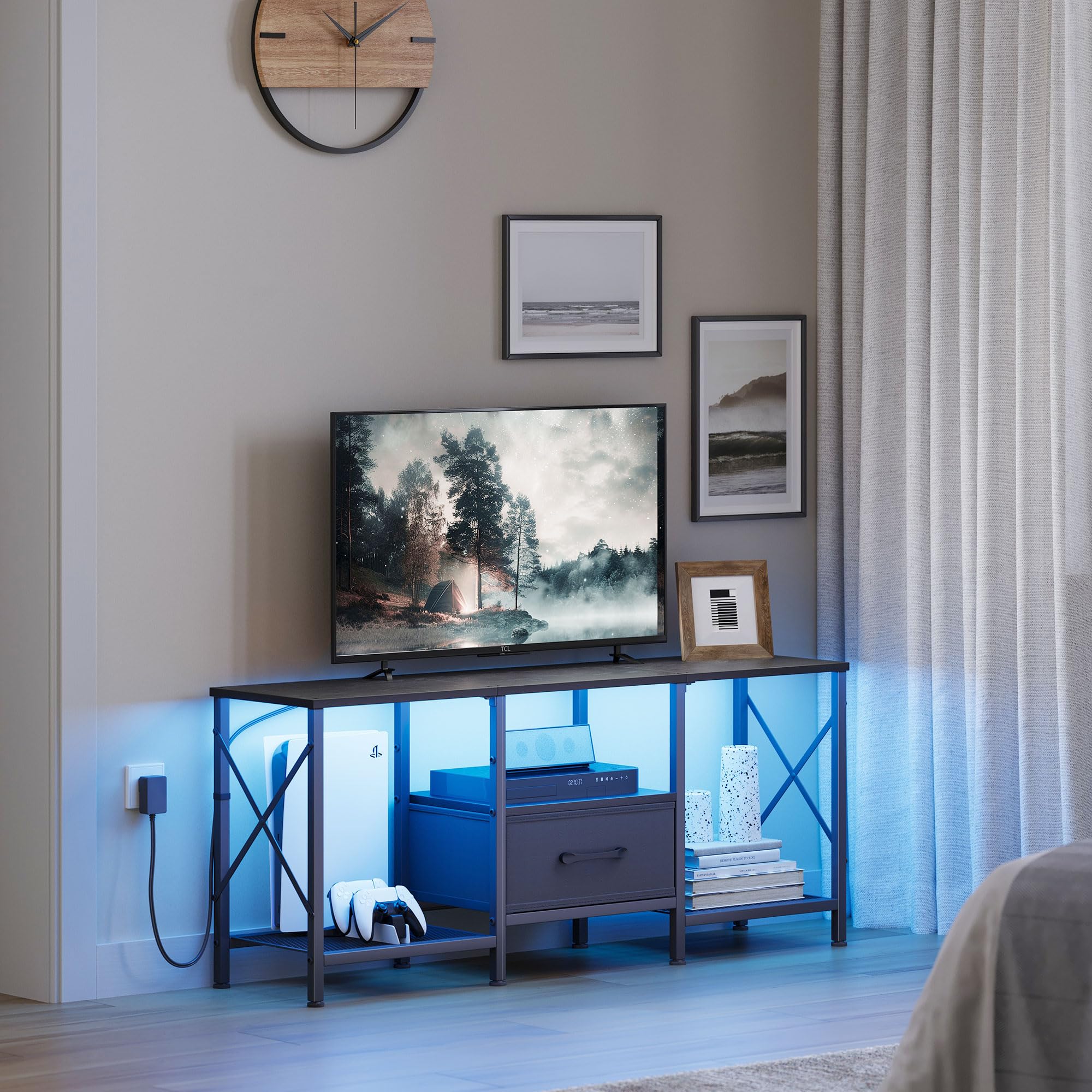 Adjustable feet on the JARHETUN stand adapt to uneven floors
