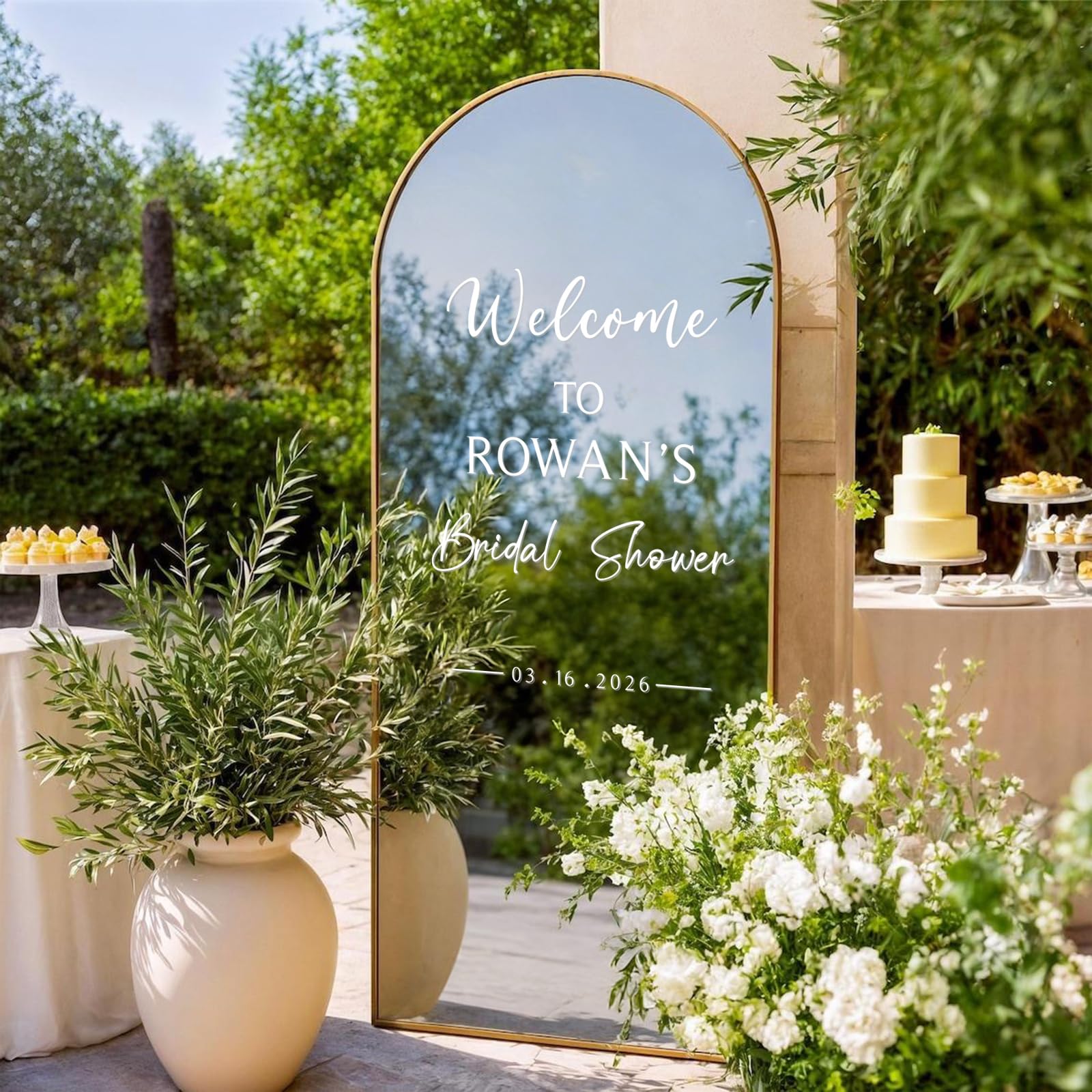 JarThenaAMCS wedding backdrop prop enhances photo moments.