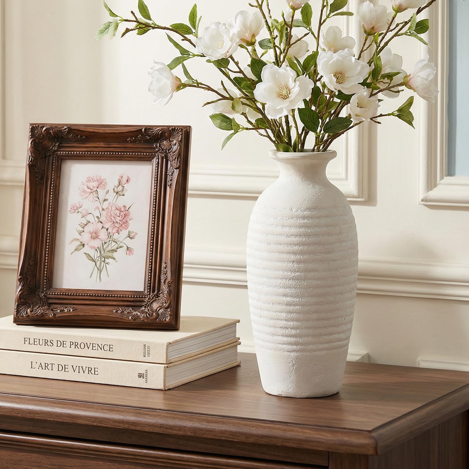Jaxoriel vase interior is waterproof, supporting fresh stems without leaks.
