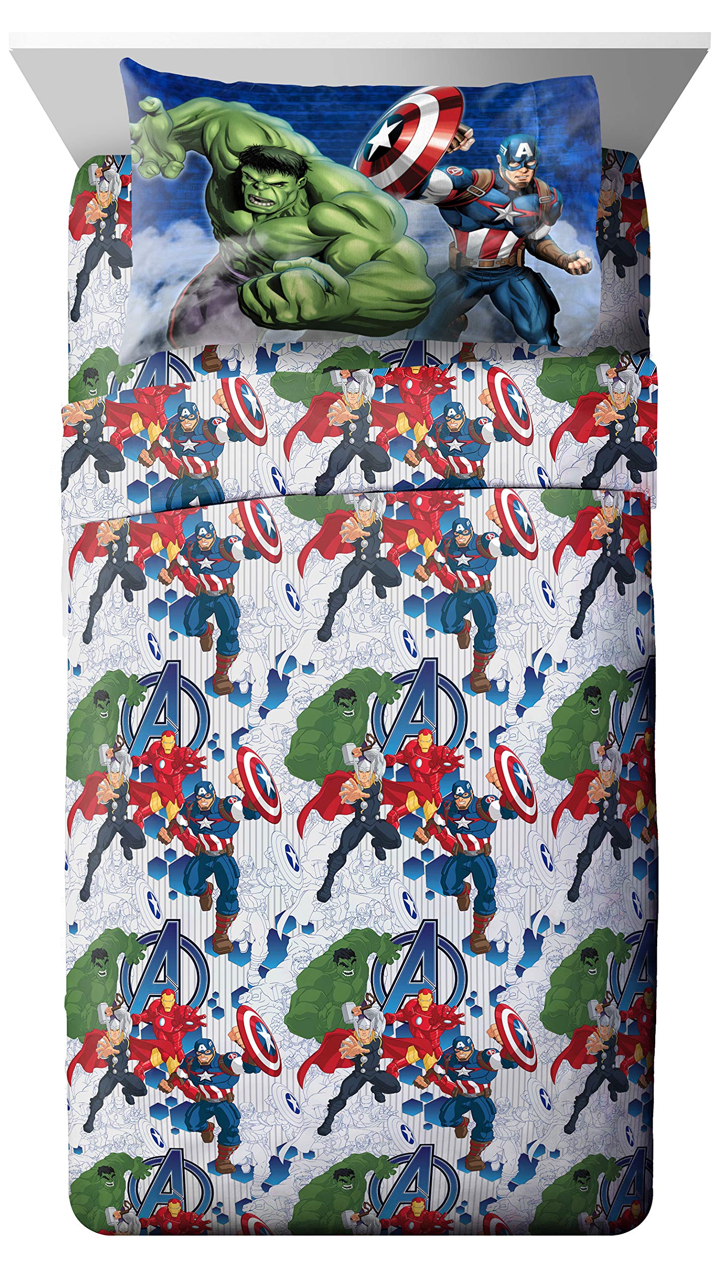 Jay Franco Avengers blue circle fitted sheet ensures snug, easy fit.