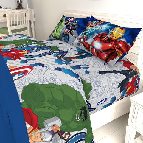 Jay Franco Avengers blue circle design complements kids' rooms beautifully.