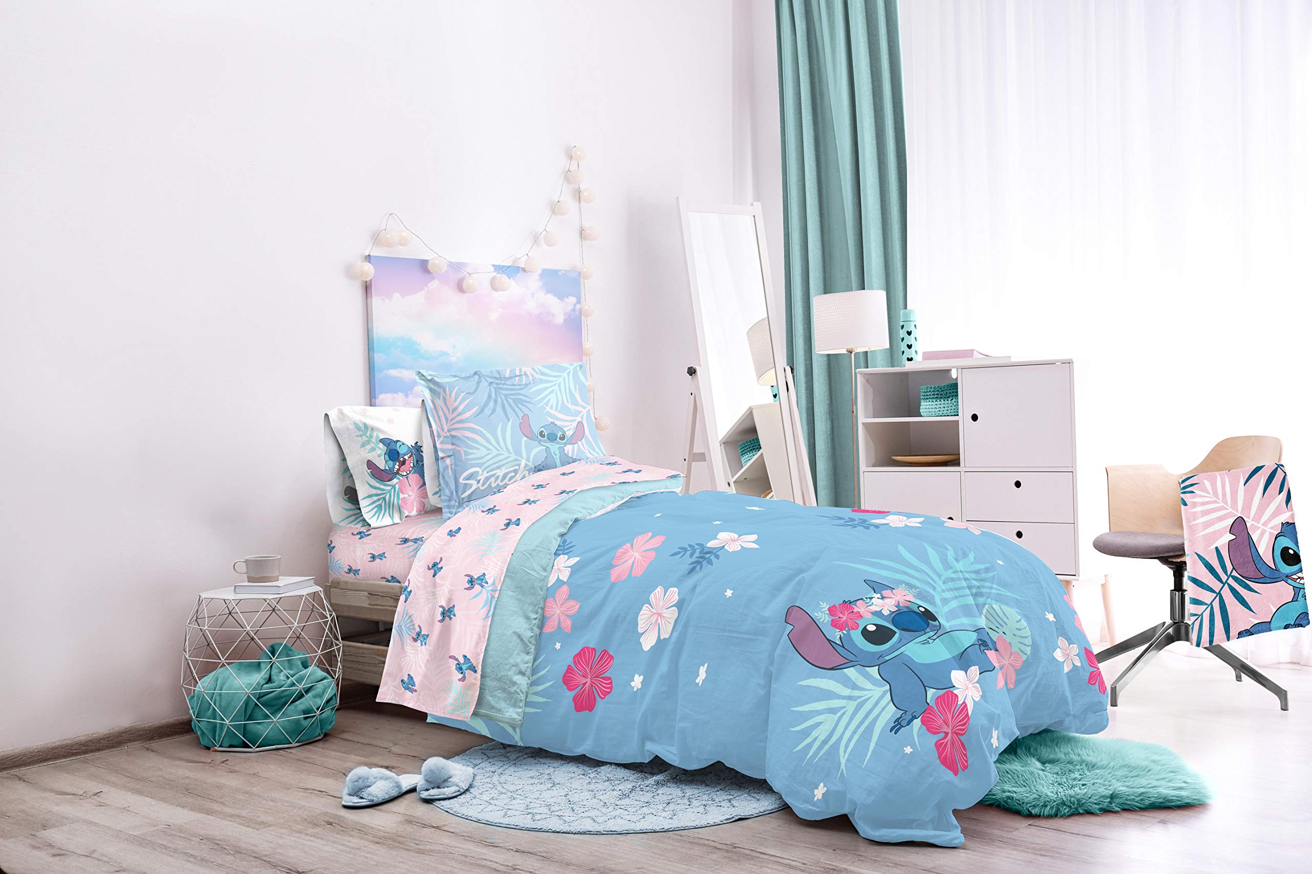 Jay Franco Disney Lilo & Stitch fade-resistant fabric care – machine washable and durable.