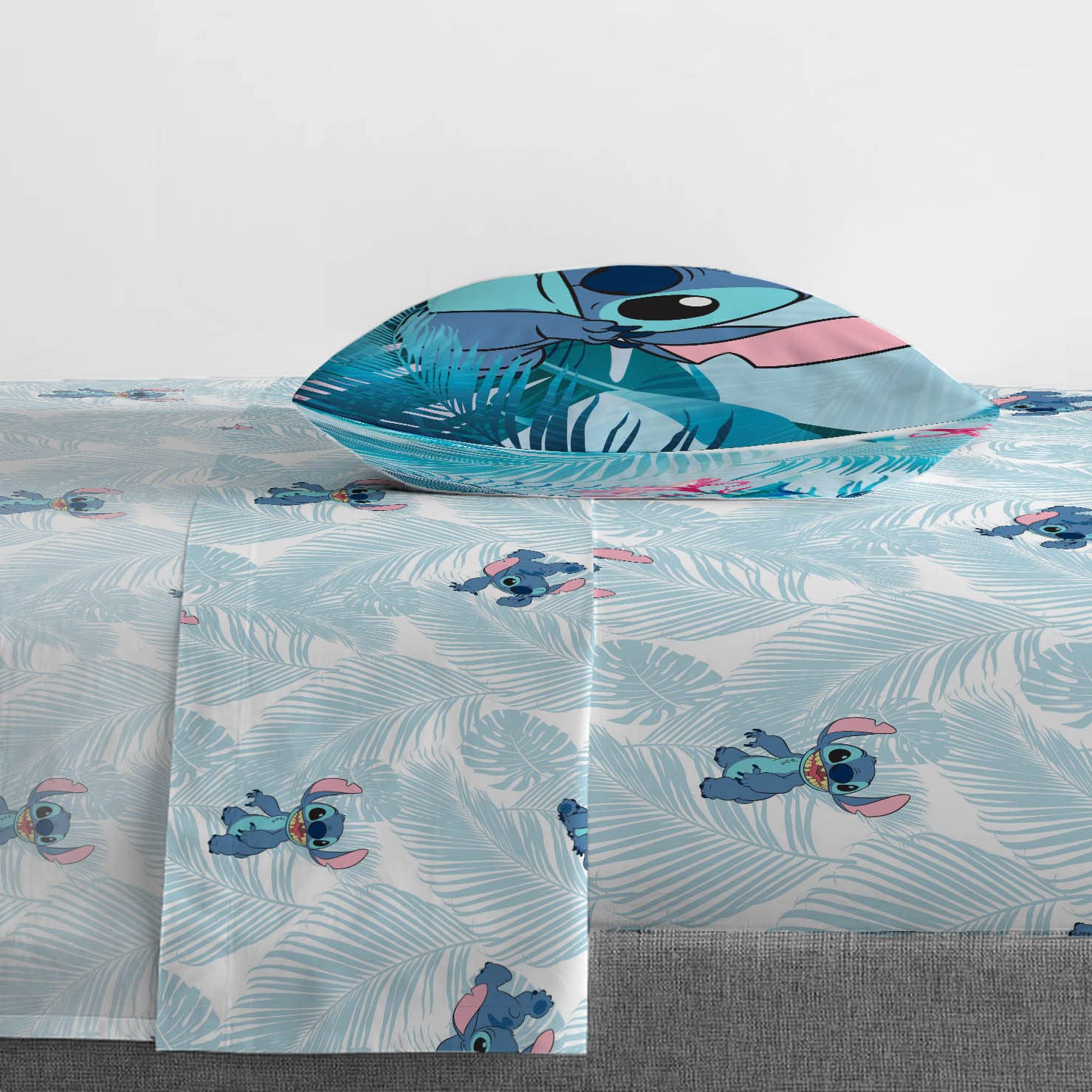 Jay Franco Disney pillowcase pair complements the set for daily use.