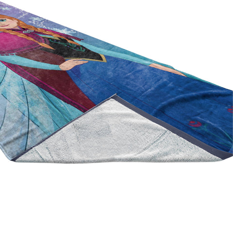 Jay Franco Frozen 2 Elsa and Anna design towel ideal for bath time.