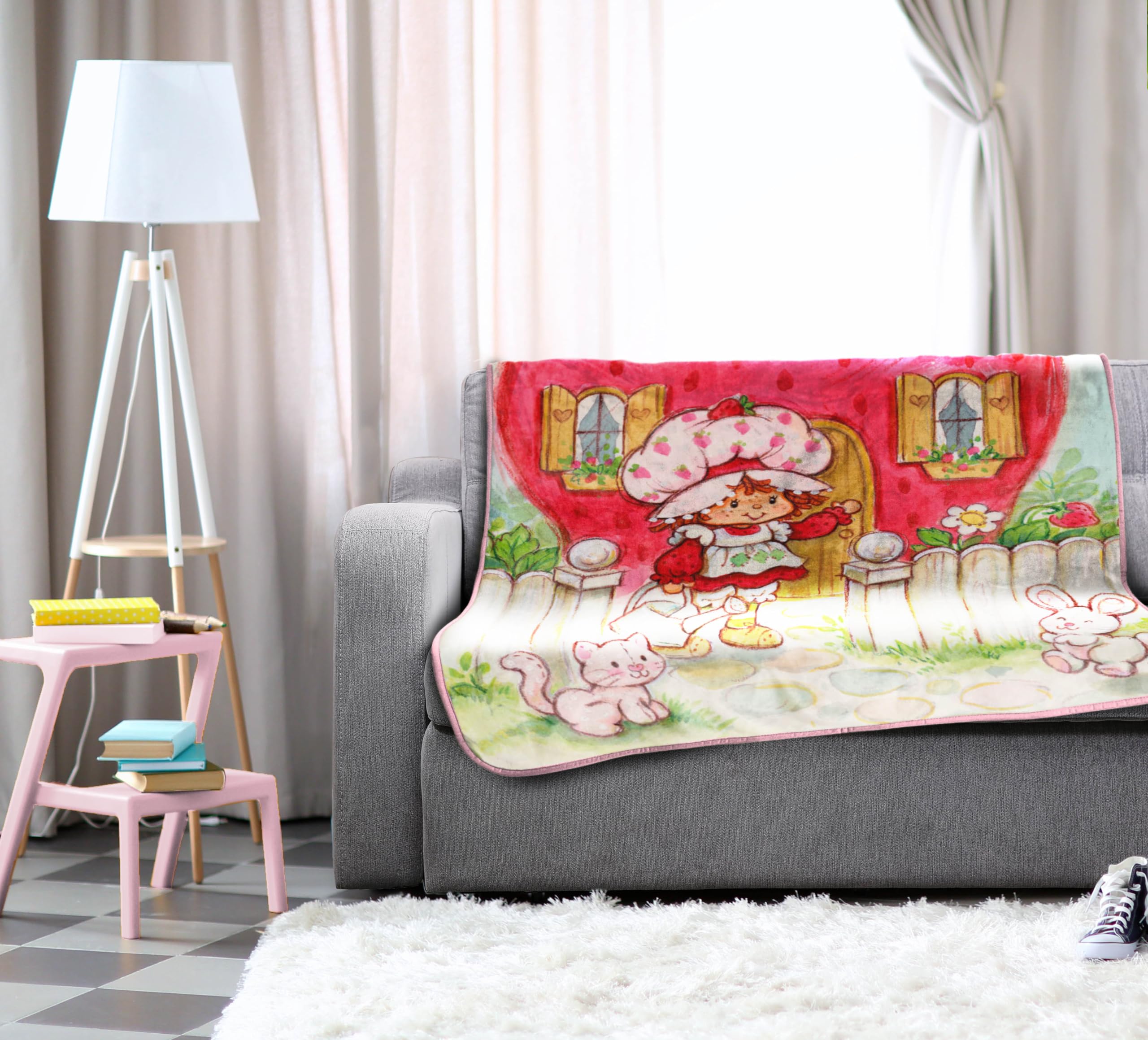 Jay Franco Strawberry Shortcake gift-ready blanket brings cheer to fans.