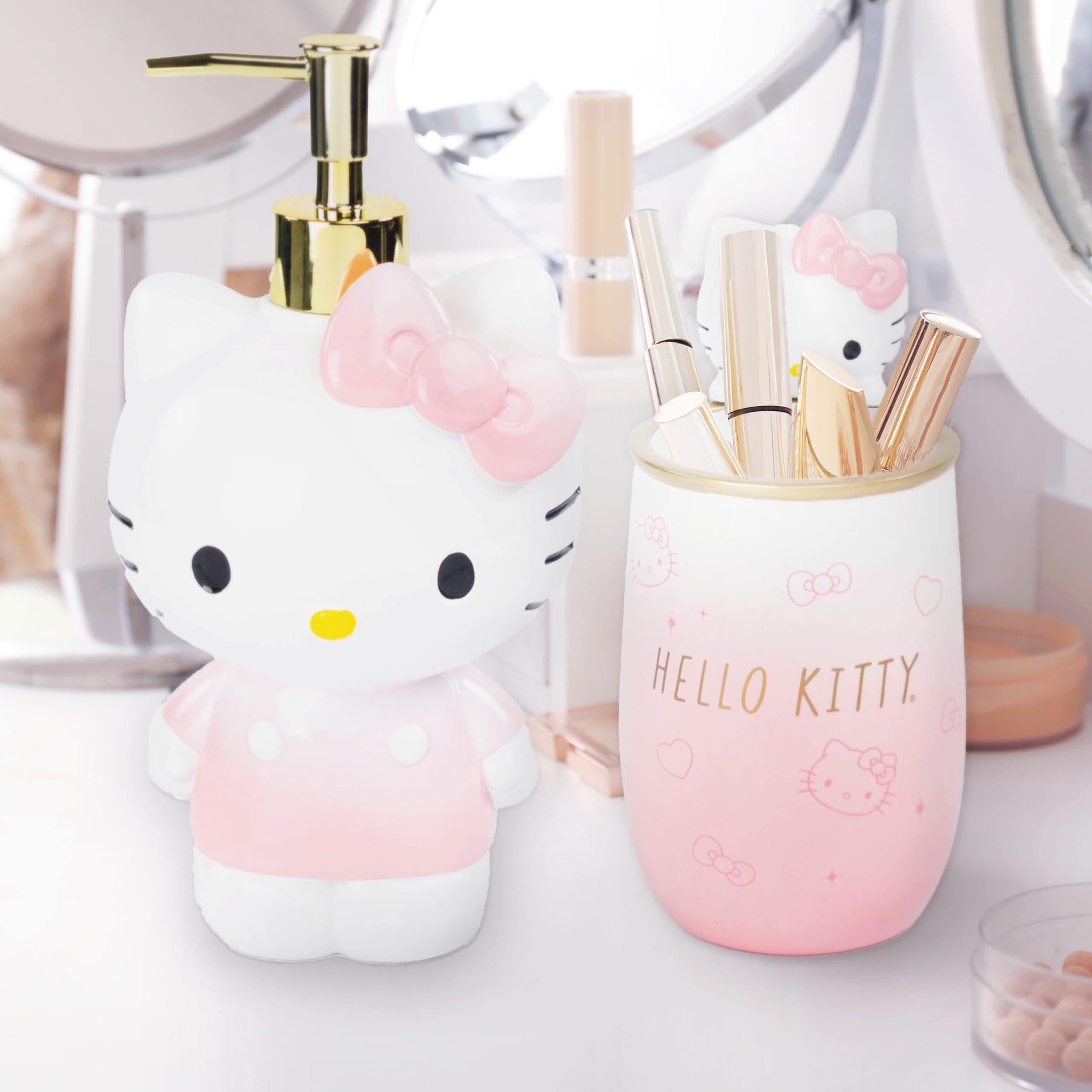 Jay Franco Hello Kitty bow detail accentuates kawaii charm.