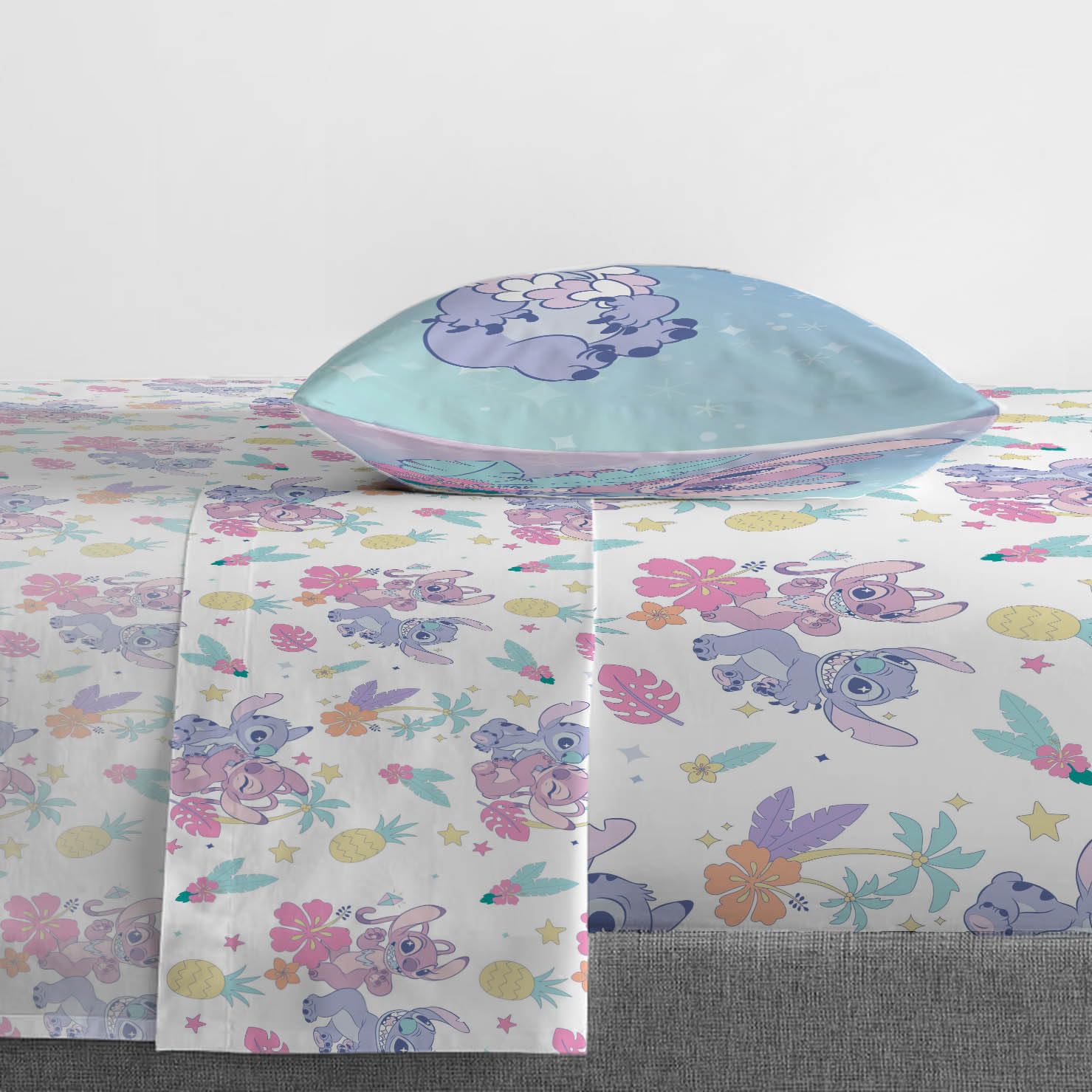 Jay Franco Lilo & Stitch bedroom decor idea for kids.
