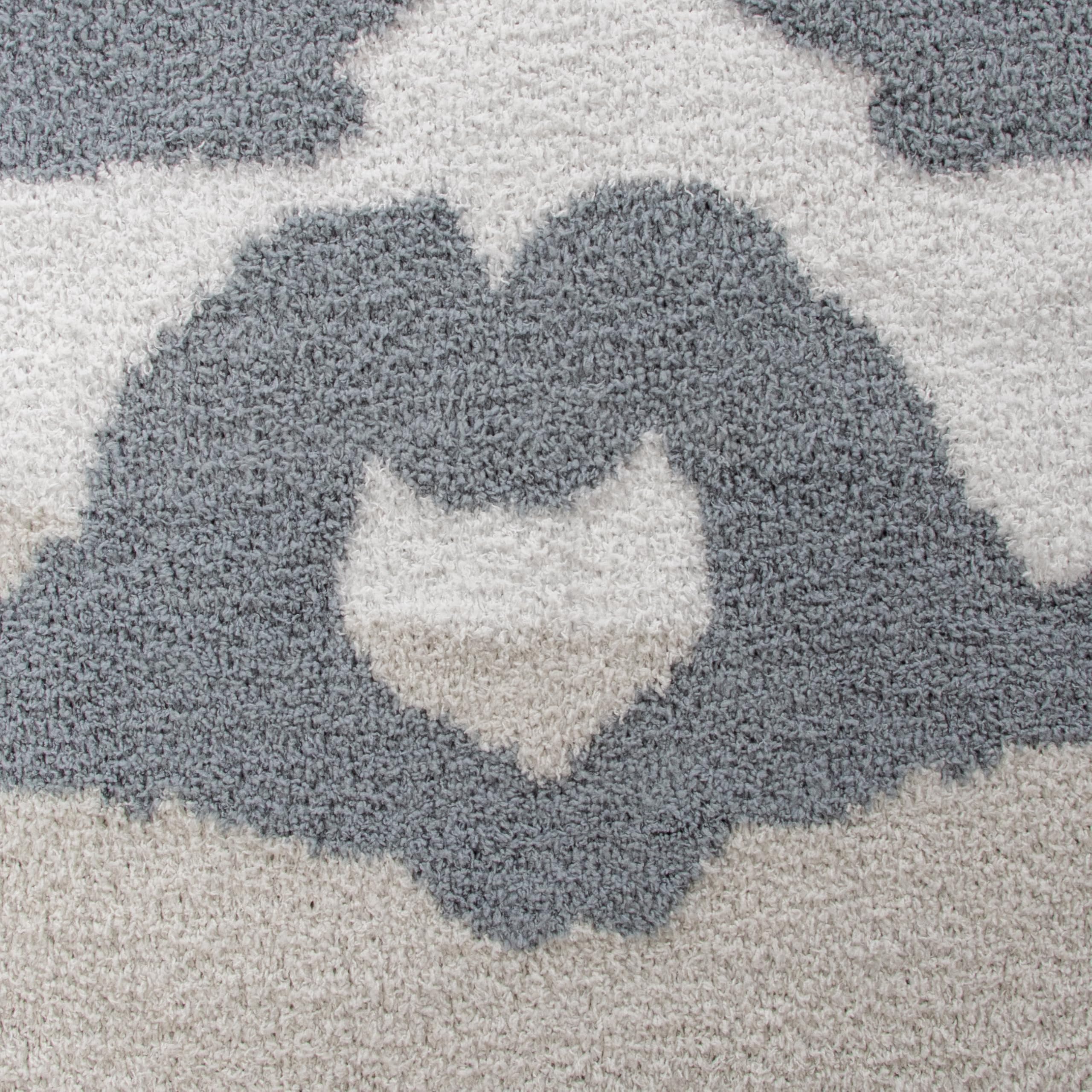 Jay Franco machine washable blanket stays soft after washing.