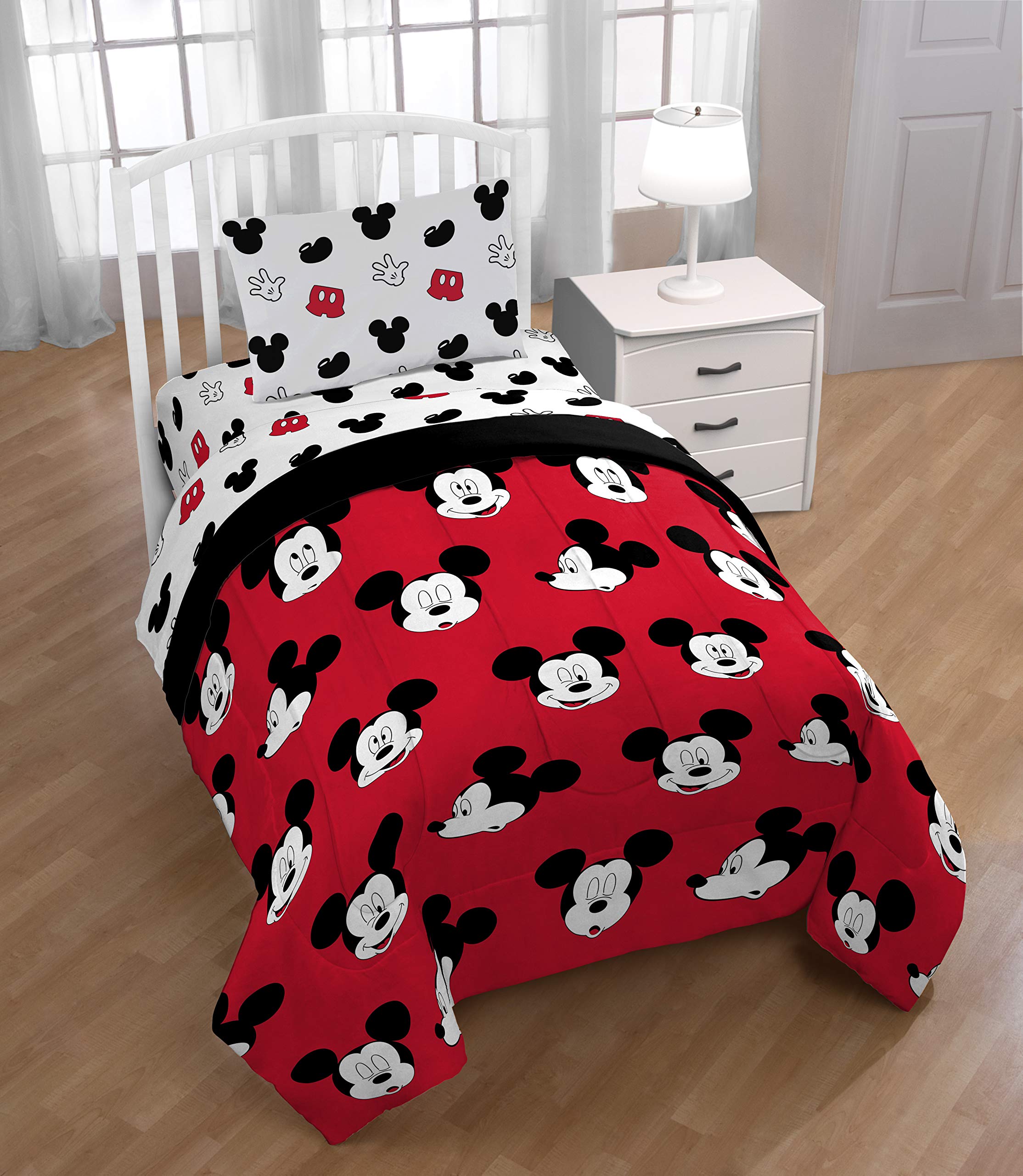 Jay Franco machine-washable microfiber bedding offers easy care and longevity.