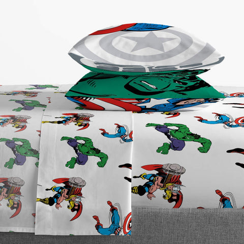Jay Franco Marvel Avengers captain america print decorates the bed