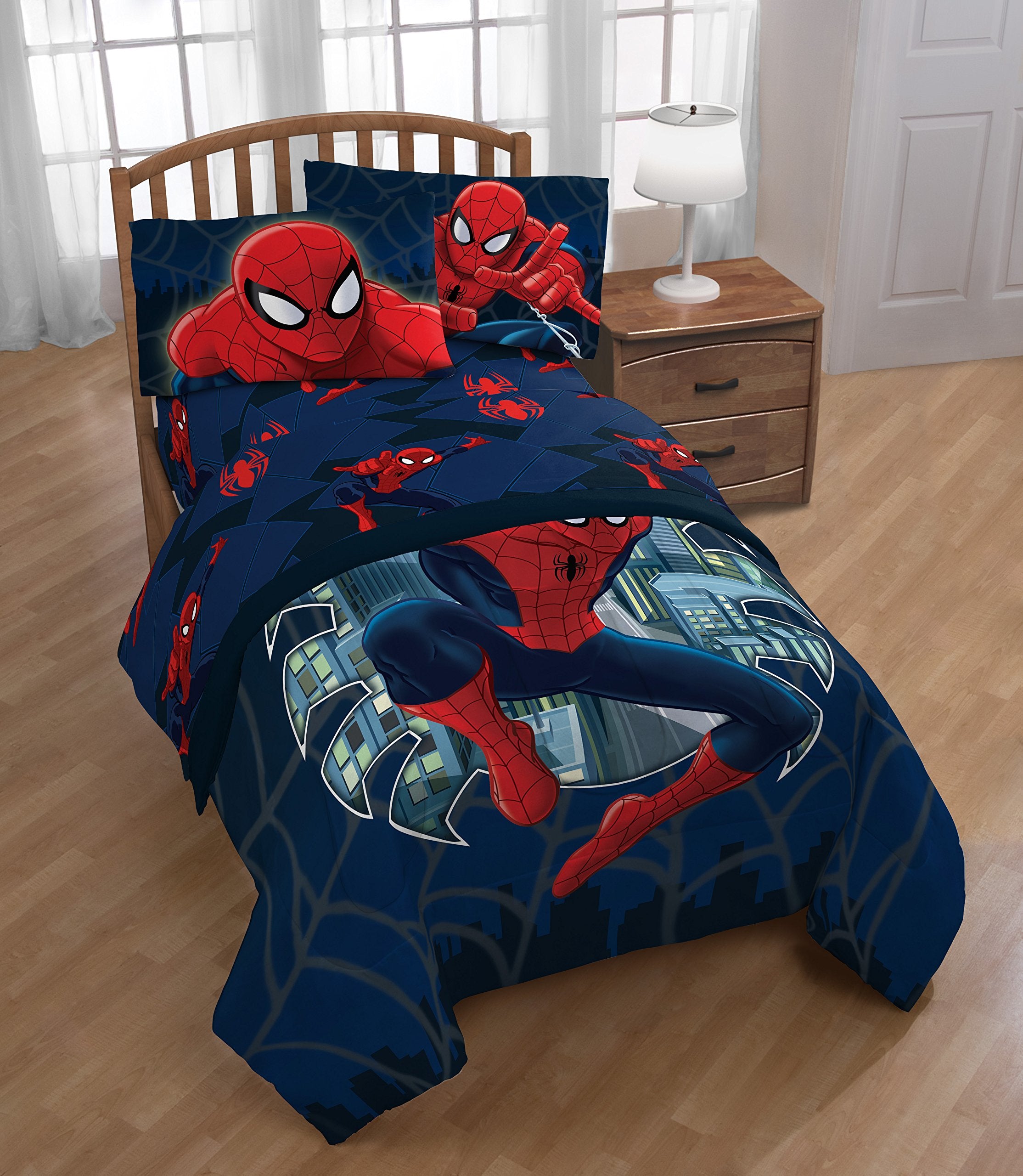 Jay Franco microfiber material offers soft, breathable comfort for kids’ sleep.