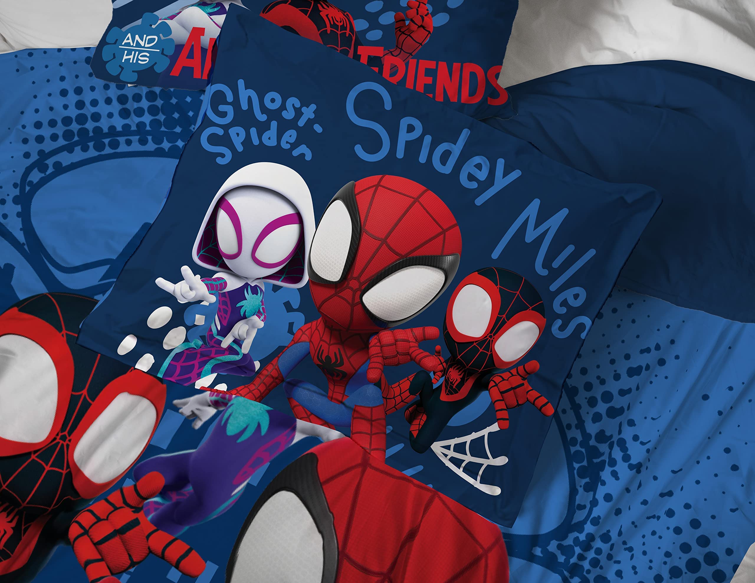 Jay Franco Marvel Spidey Team microfiber closeup highlights fade-resistant fabric.