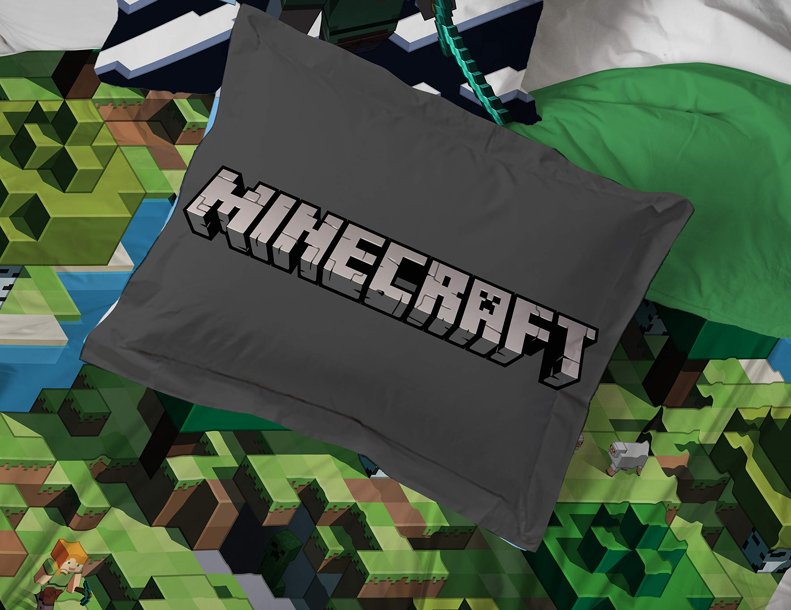 Jay Franco Minecraft Daytime bedroom display showing a complete kid-friendly decor