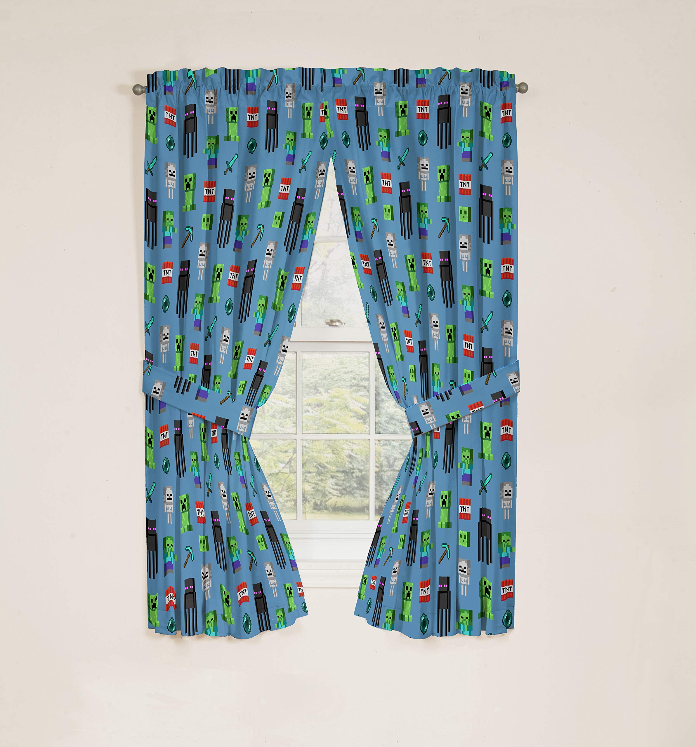 Jay Franco Minecraft coordinating bedding enhances room theme and consistency