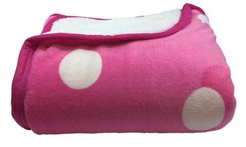 Jay Franco Minnie Sweet Dots sherpa throw showcases soft texture for movie nights.