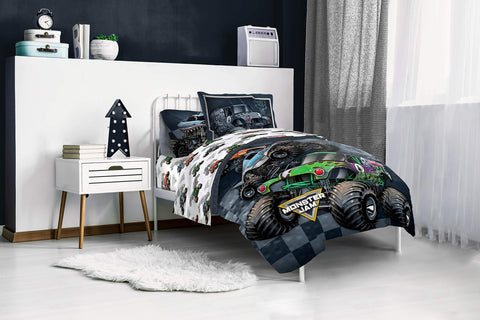 Jay Franco Monster Jam Slash packaging display highlights easy travel storage.
