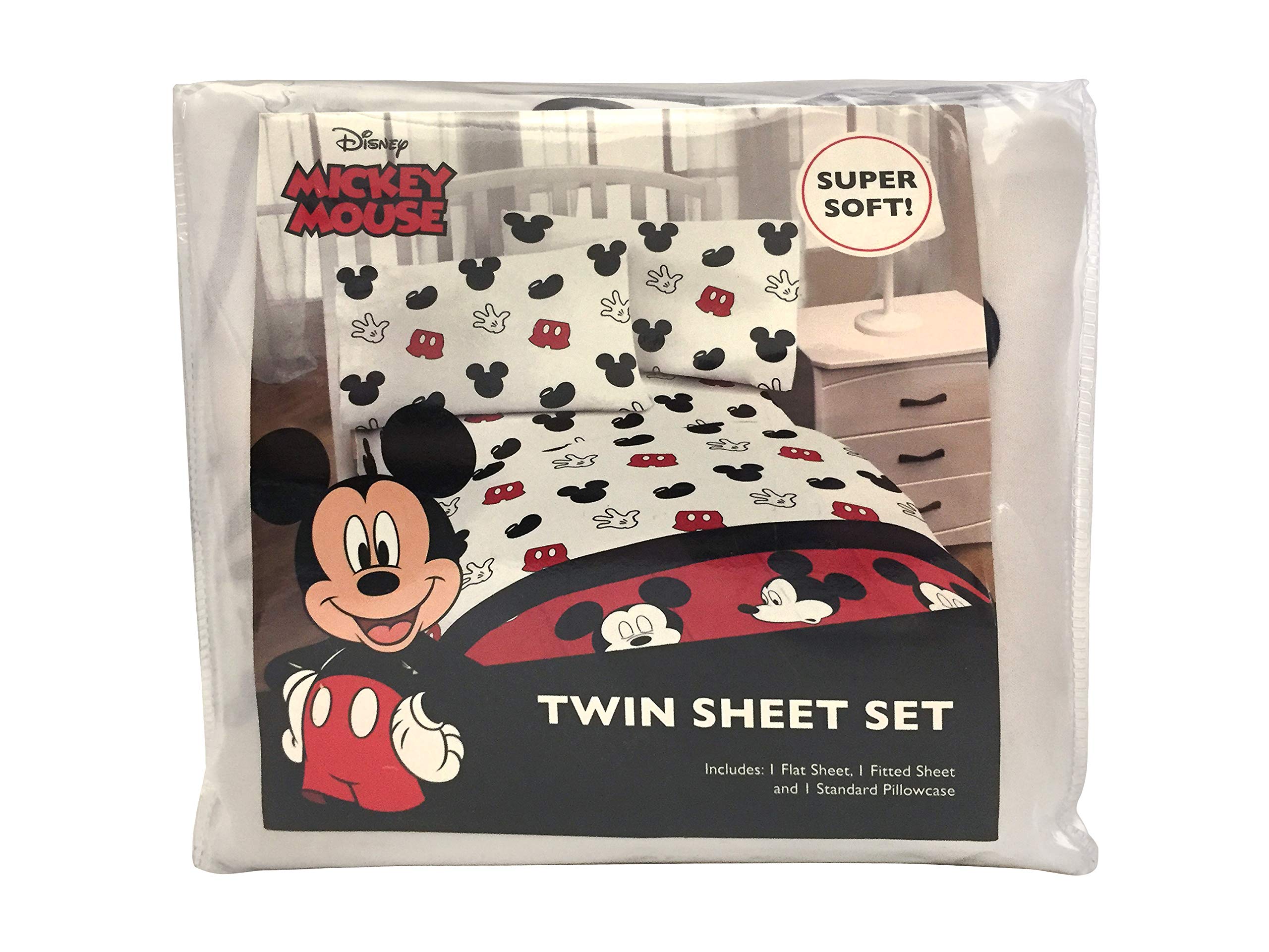Jay Franco pillowcase included with the 3-piece twin set for complete bed styling.
