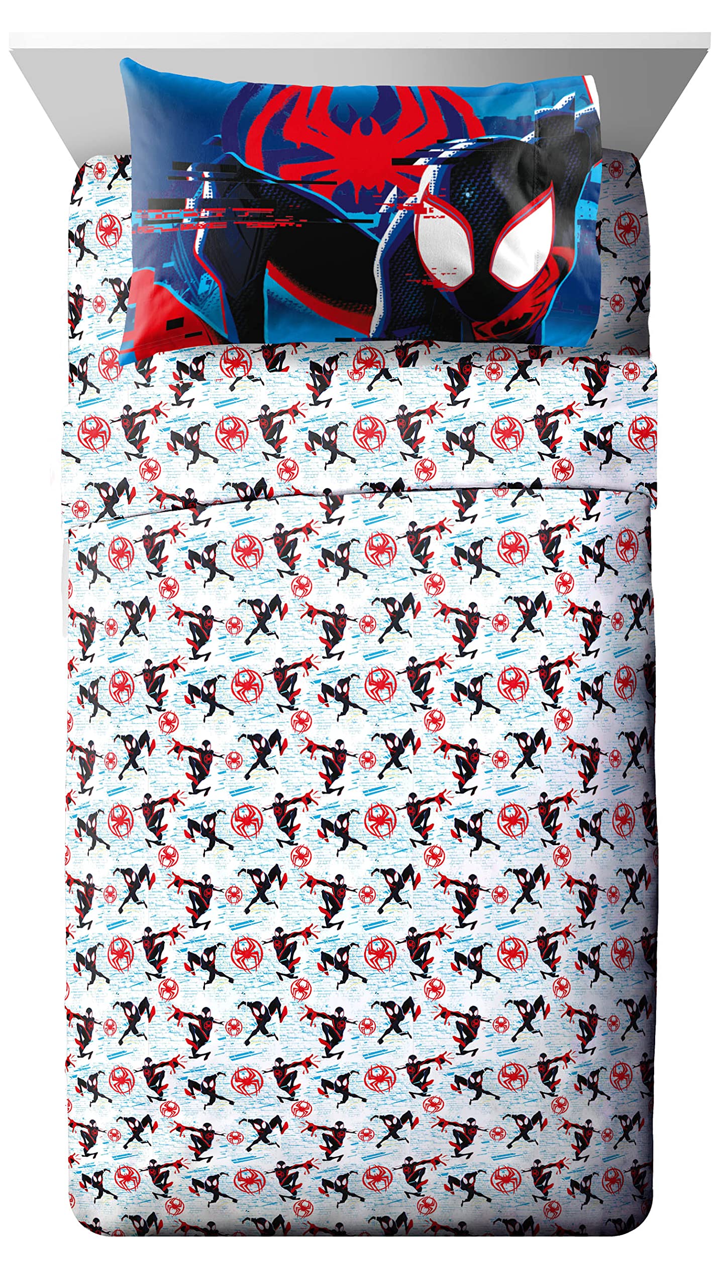 Jay Franco Spiderman glitch flat sheet presents bold design and lasting color.
