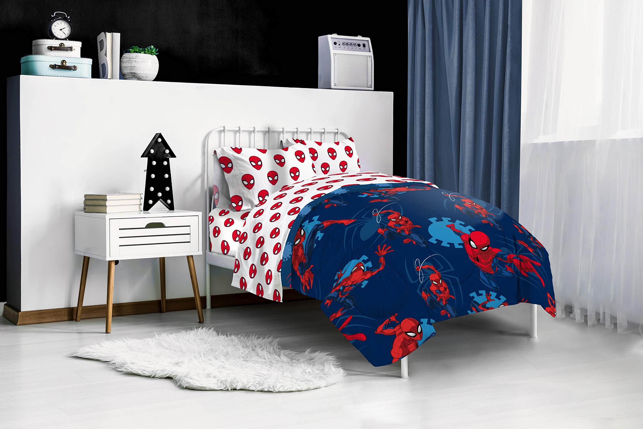 Jay Franco Spiderman Spidey Daze machine washable for easy care