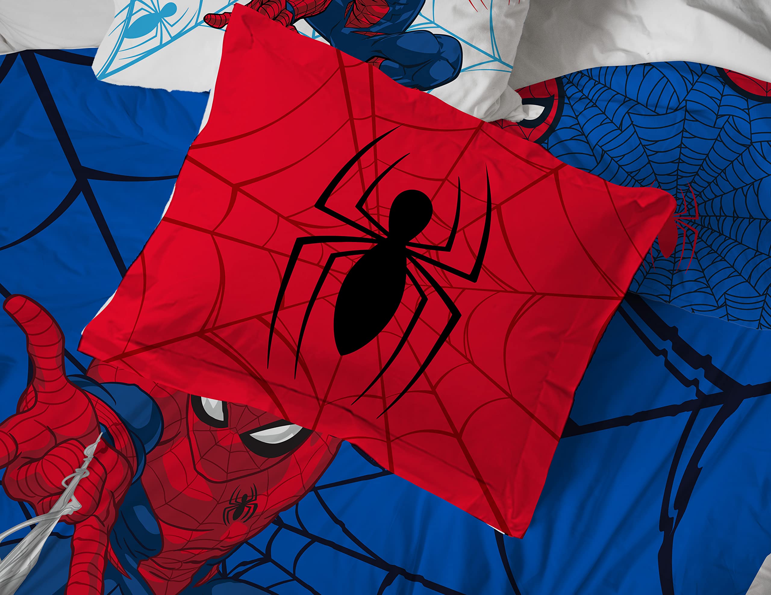 Jay Franco Spiderman bed setup demonstrates complete queen bedding arrangement.