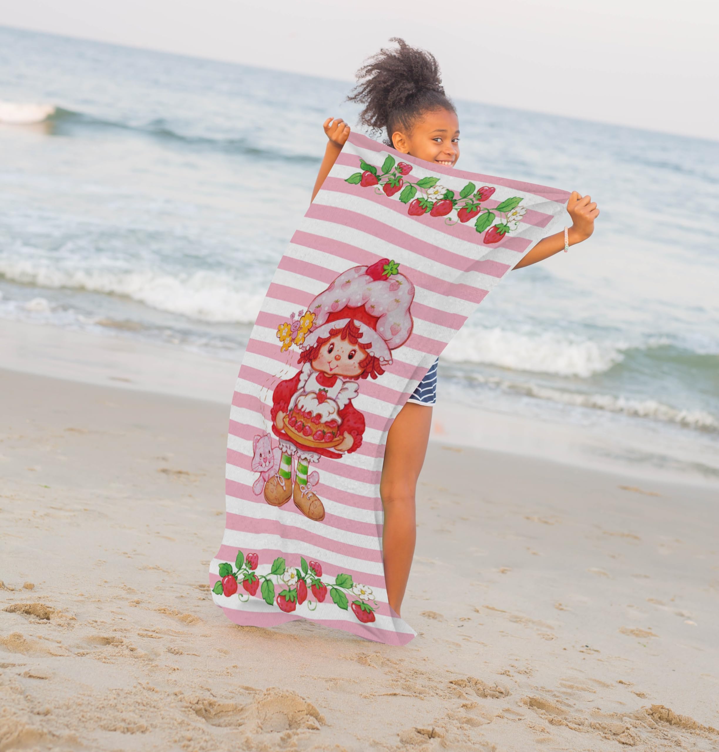 Jay Franco Strawberry Shortcake towel, gift-ready packaging, ideal for fans of the classic character.