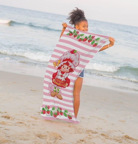 Jay Franco Strawberry Shortcake towel, gift-ready packaging, ideal for fans of the classic character.