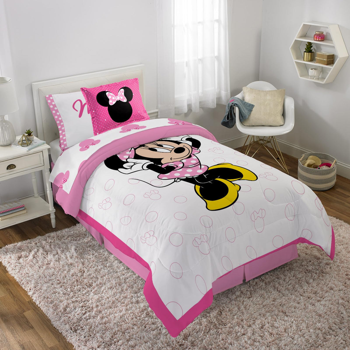 Jay Franco Minnie Mouse XOXO comforter set with a vibrant print and soft fabric.