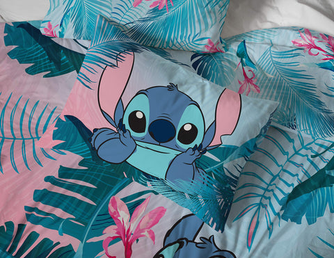 Jay Franco Lilo & Stitch vibrant designs enhance room theme and storytelling.