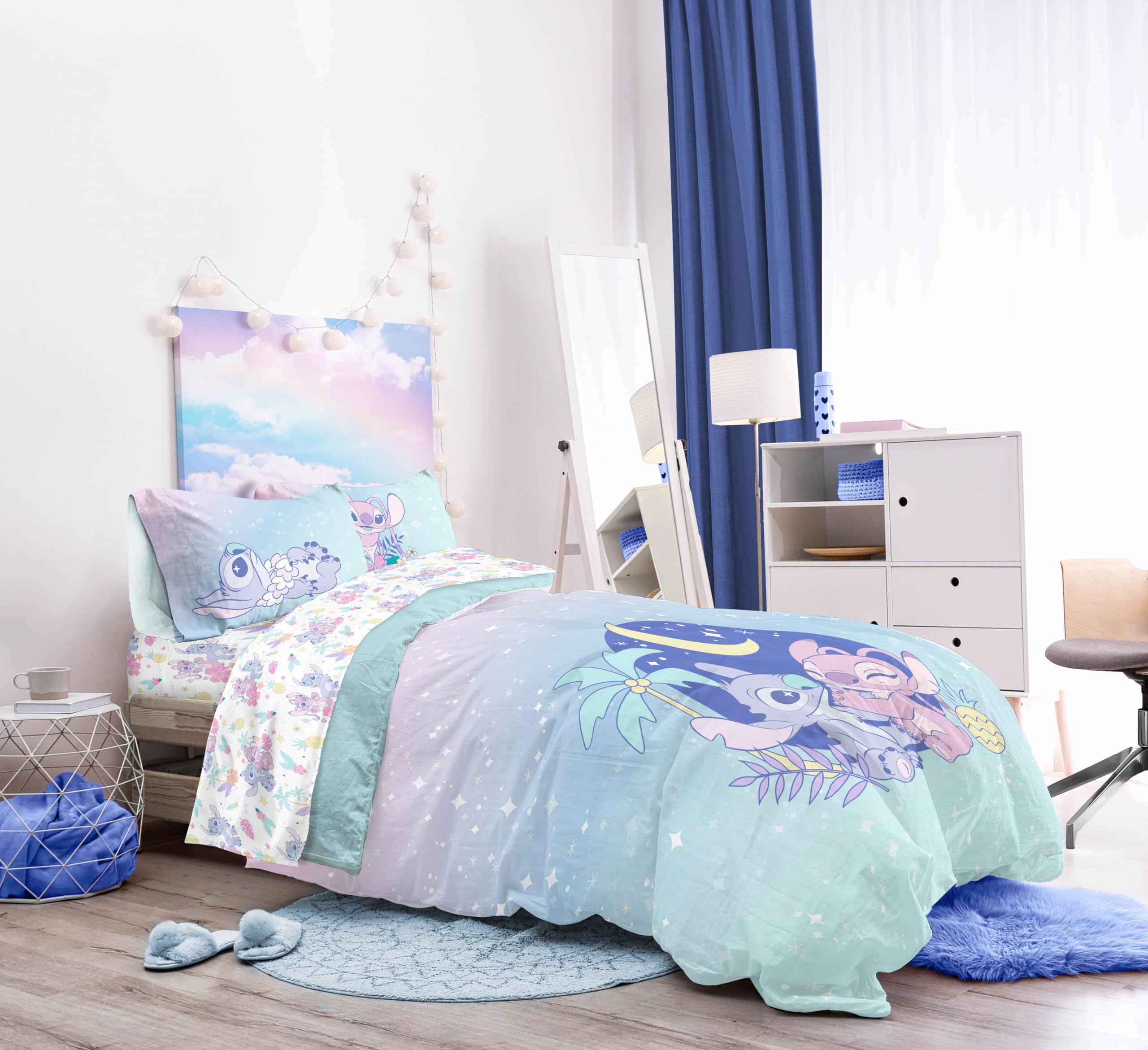 Jay Franco Lilo & Stitch sham provides a polished bedroom finish.