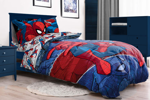Jay Franco Spiderman Burst room decor image shows hero-themed bedding in room