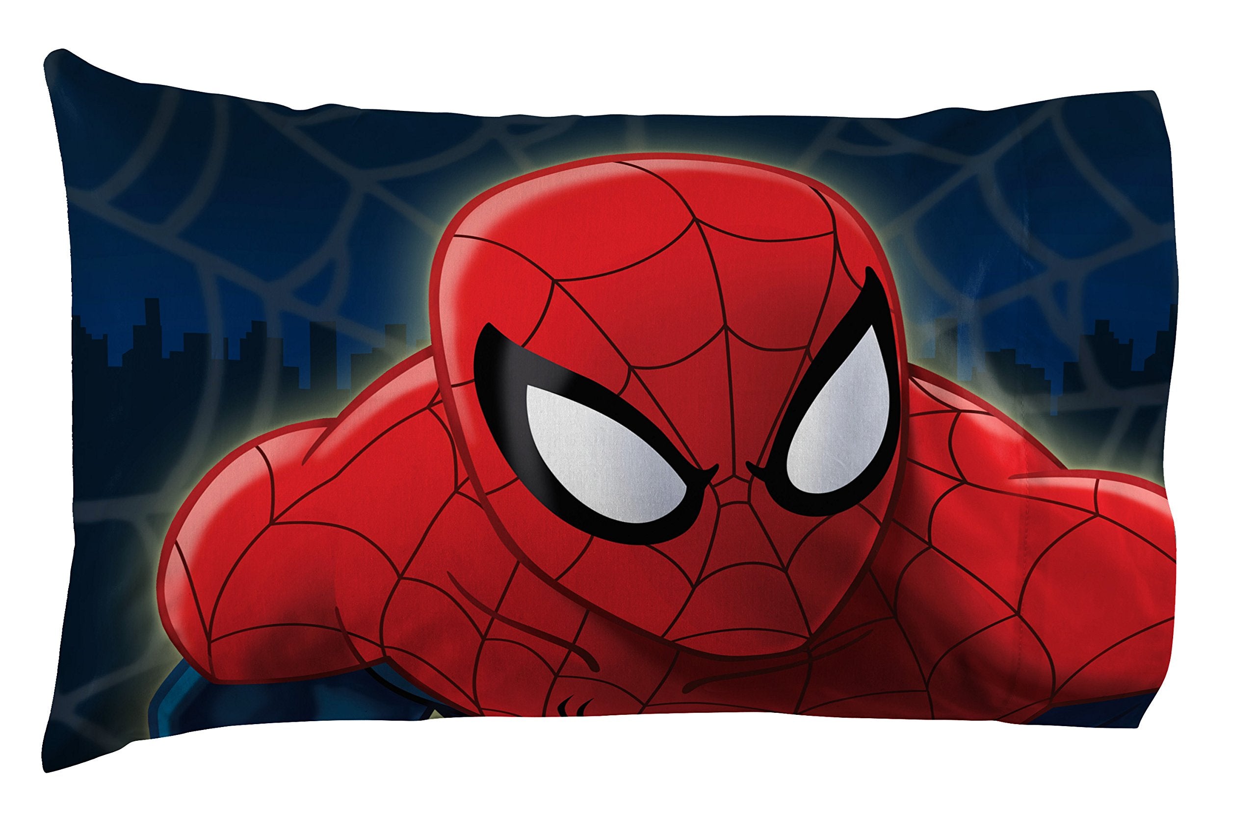 Jay Franco Spider-Man Saving the Day bedroom scene inspires imaginative nightly adventures.