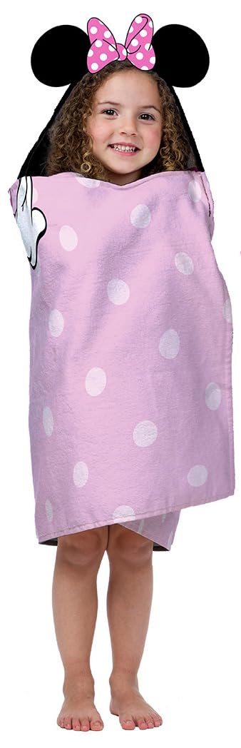 Jay Franco Minnie Mouse hooded towel features a bright design ideal for pool days.