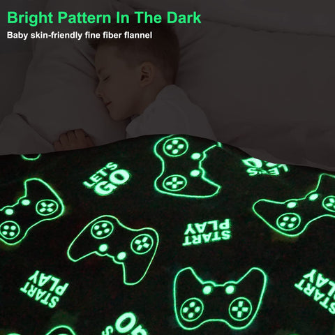 Jekeno glow-in-the-dark gaming blanket demonstrates glow activation after light exposure for cozy evenings.