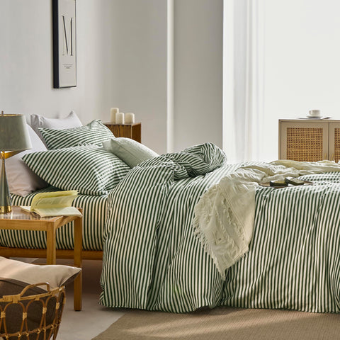 JellyMoni striped pillowcase close-up, smooth weave to cradle pillows