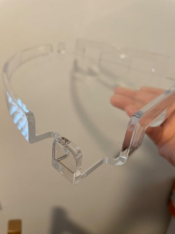 JiePai clear acrylic shower shelf is rustproof and easy to wipe clean.