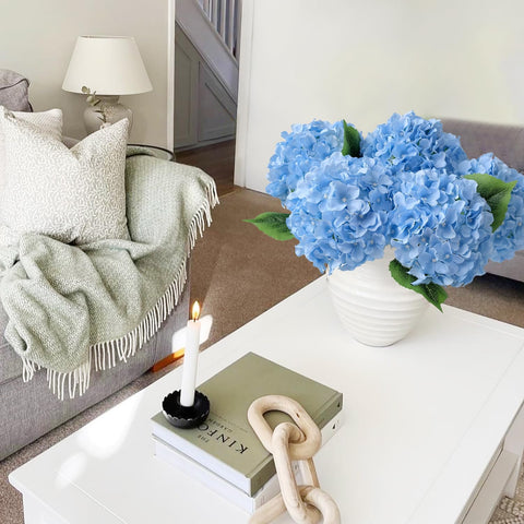 JINWOE large hydrangea heads ready for dramatic arrangements.