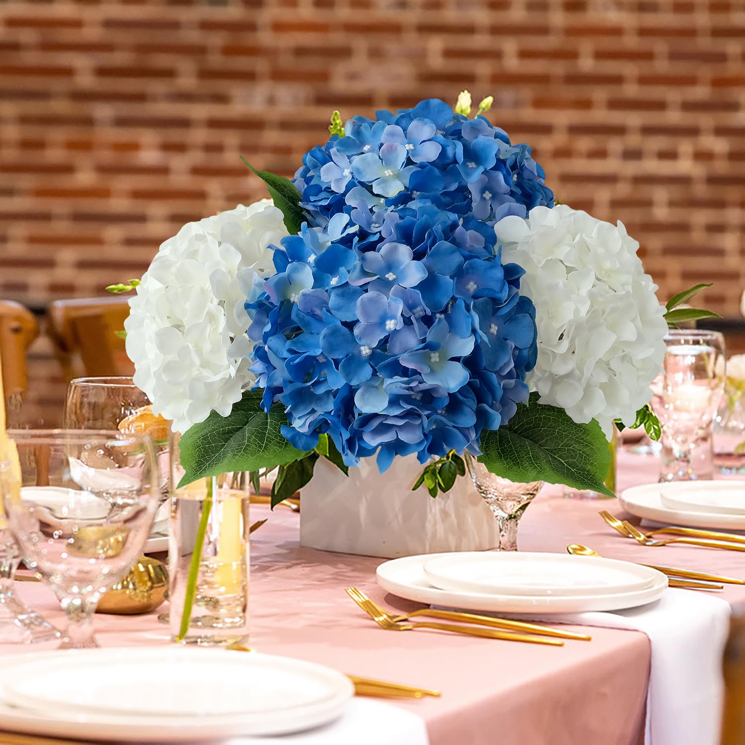 JINWOE Royal Blue Hydrangea in banquet centerpiece