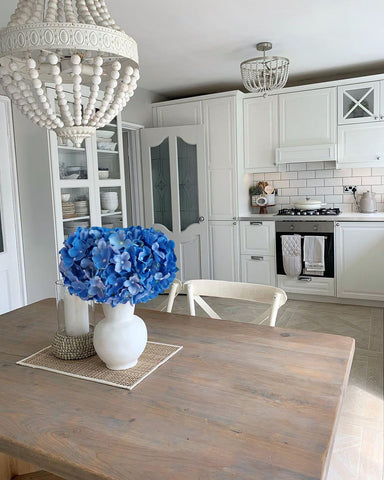 JINWOE Royal Blue Hydrangea display in living room setting