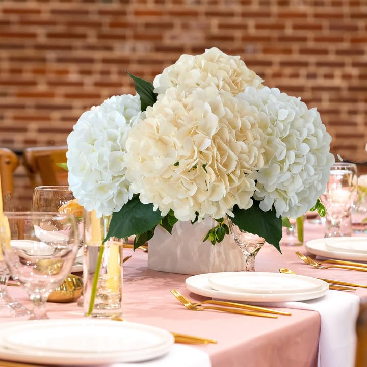 JINWOE Wedding table centerpiece hydrangeas, creating color and texture with lasting visual appeal.