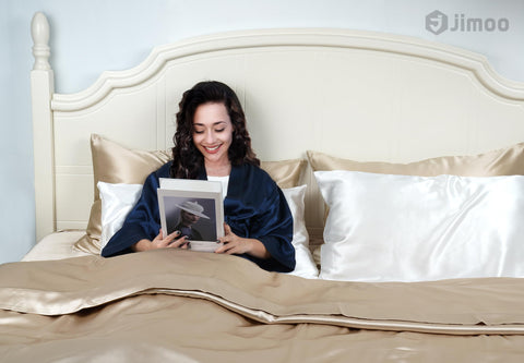J JIMOO Mulberry silk pillowcase minimizes frizz and preserves oils