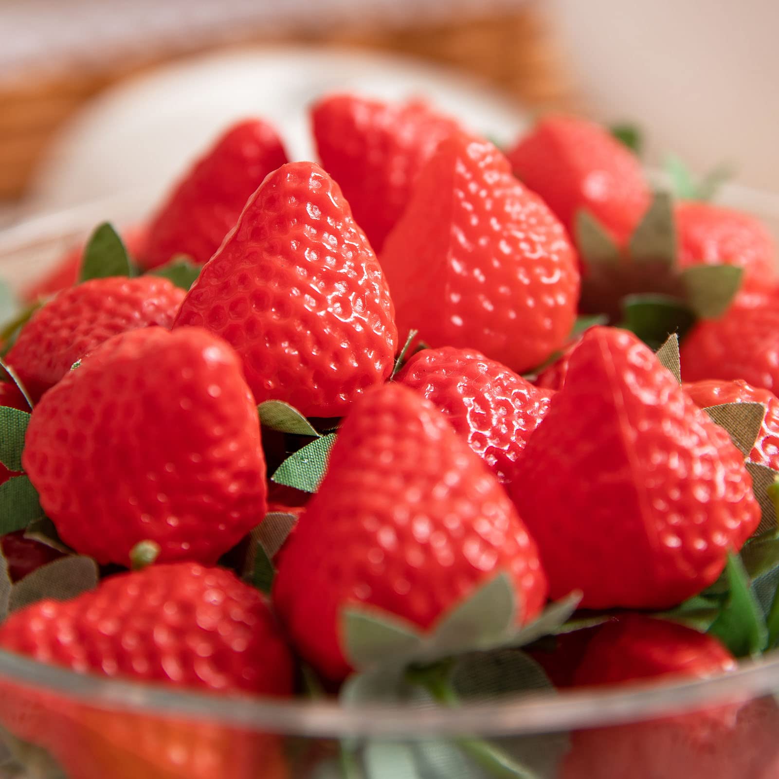 Joeabor close-up strawberries leaves and stems look natural.
