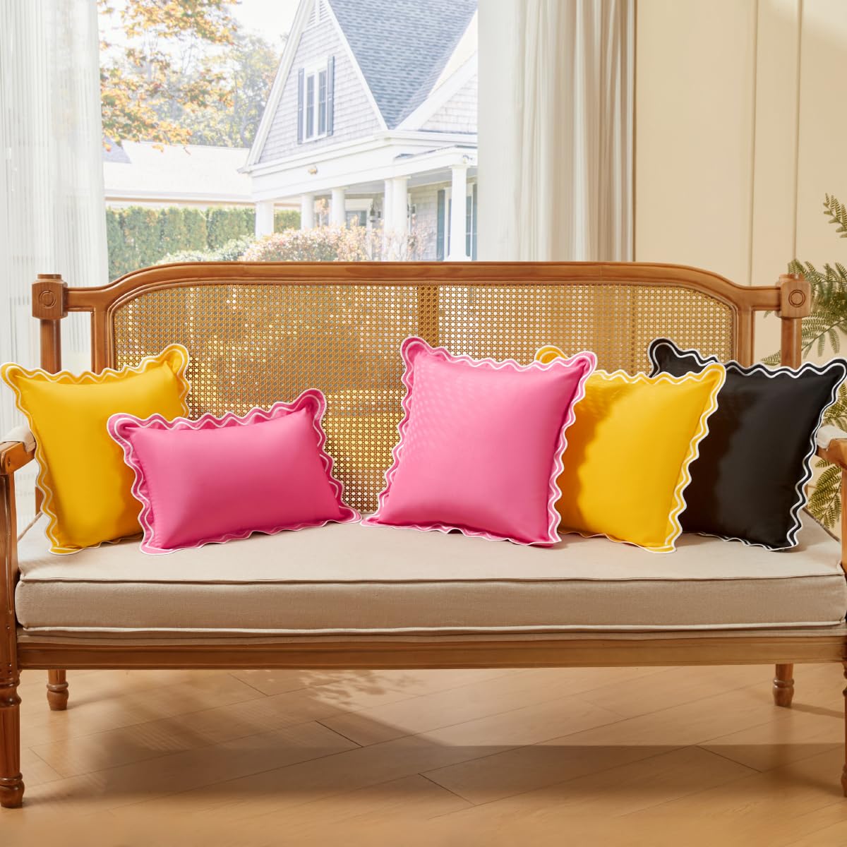 JOJOGOGO yarn-dyed fabric keeps colors vibrant under sun.