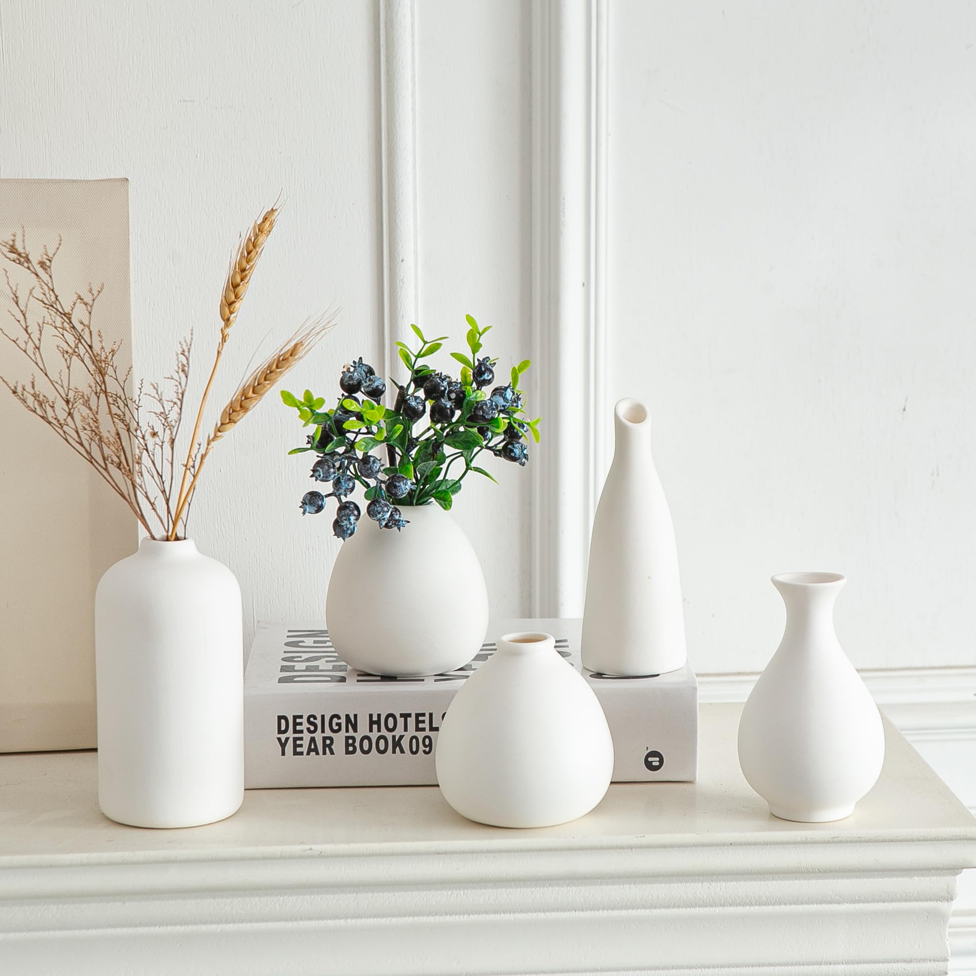 JOJUNO white bud vases showcase pure porcelain finish with refined appeal.