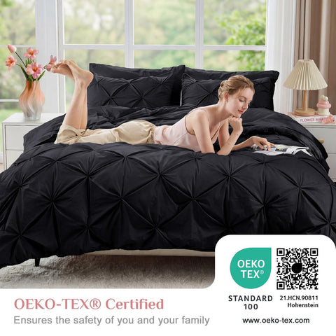JOLLYVOGUE Black Queen comforter close-up of pinched pleat texture boosts luxury appeal.