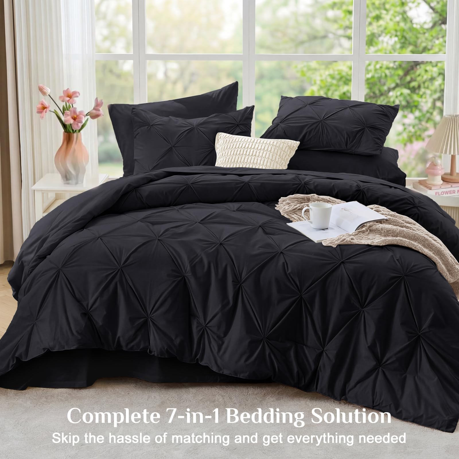 JOLLYVOGUE Fitted sheet with secure elastic fit for easy bed making.