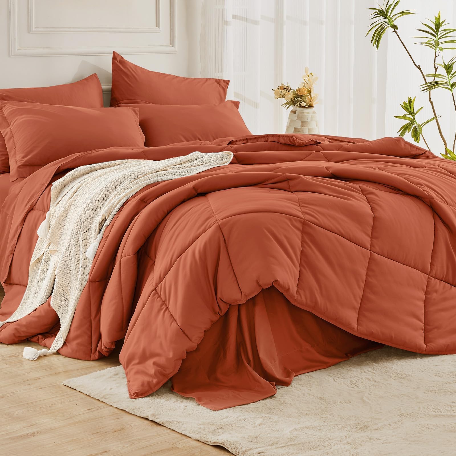 JOLLYVOGUE down-alternative comforter provides cozy warmth without bulk.