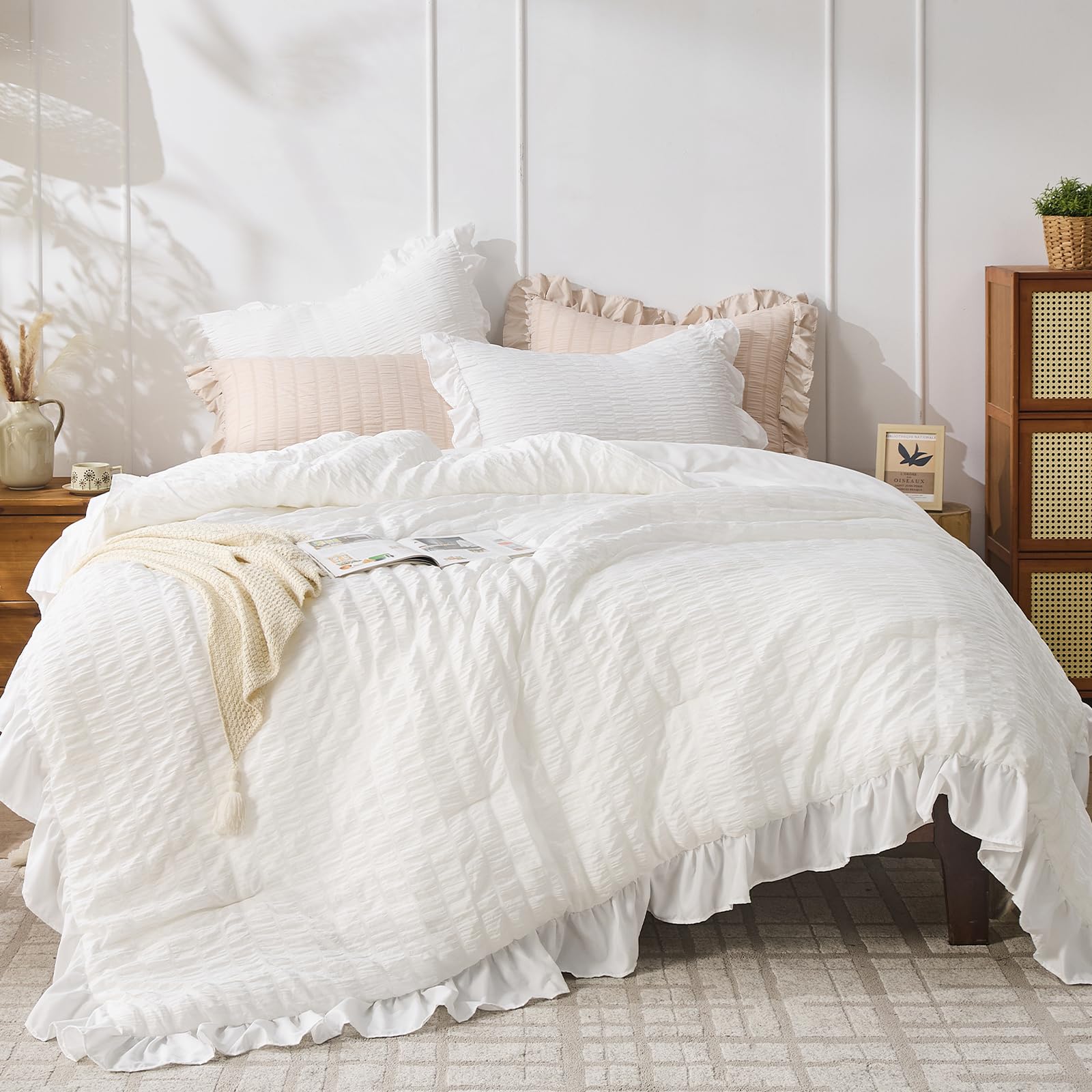 JOLLYVOGUE king size comforter with white seersucker and ruffle edge for chic bedding.