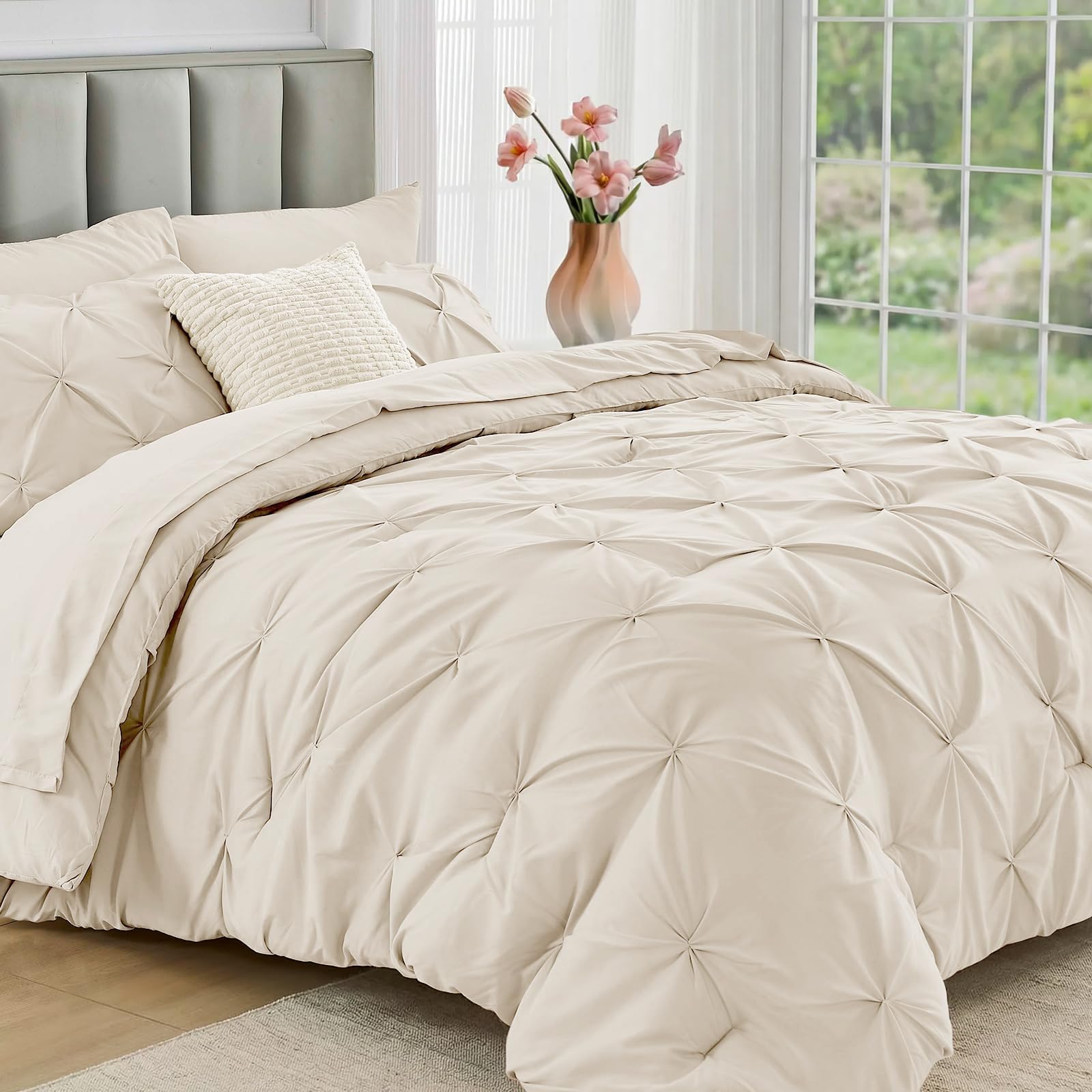 JOLLYVOGUE pintuck design close-up shows textured, chic bedding.